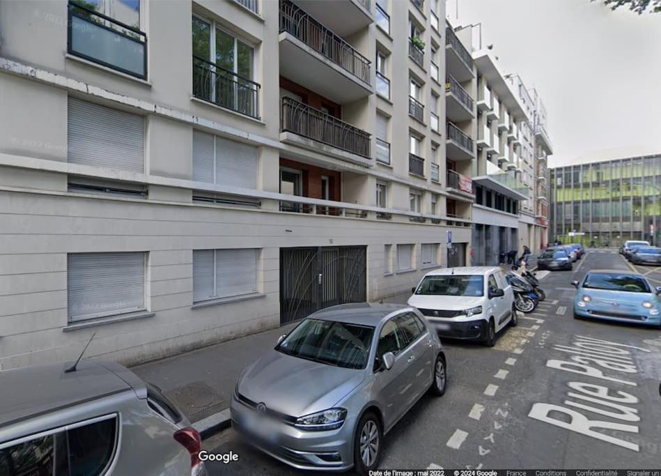 Studio A 2 Pas Du Metro Clichy Exterior photo